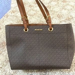 NEW WITHOUT TAG- MICHAEL KORS LEATHER HNADBAG